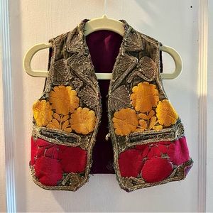 3 for $10 🦋 Vintage Stitched Flower Toddler Vest